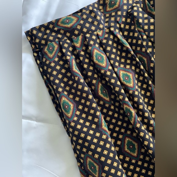 Vintage Elegant Black and Gold Patterned Skirt - Picture 5 of 5